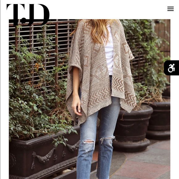 THE JET SET DIARIES Plus Knit Poncho Cream & White - Picture 2 of 6